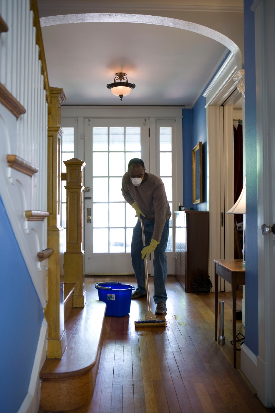 What is the difference between a deep clean and a regular cleaning service? image