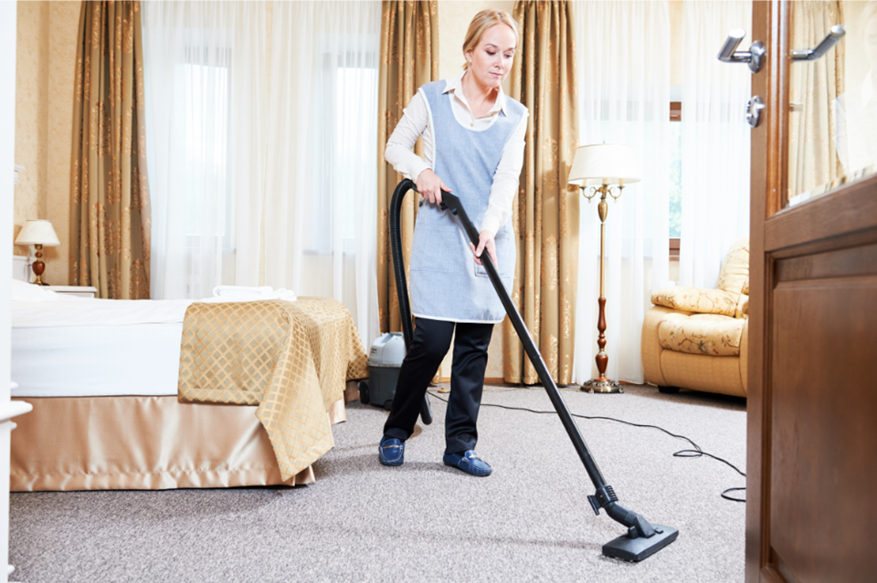 5 Things to Look For When Hiring a Housekeeper Hummingbird Home Staff